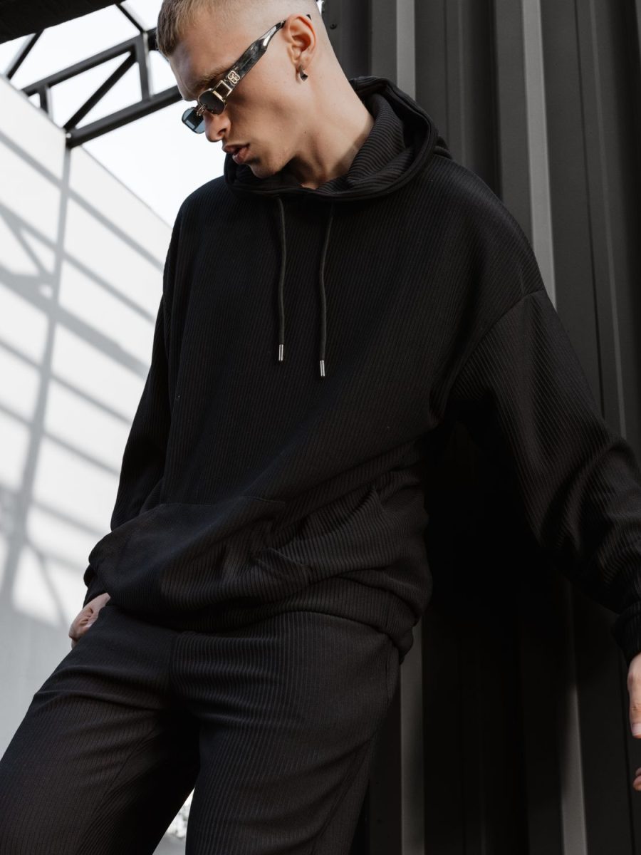 Snapback cap worn with a black sweatshirt